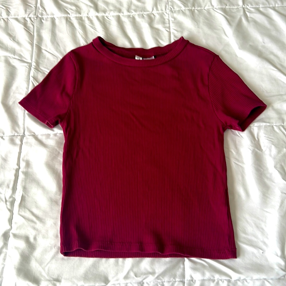 H&M DIVIDED crop shirt in maroon. Size S